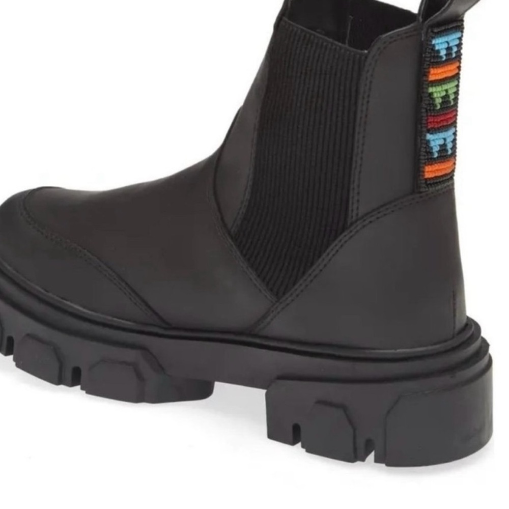 NEW FARM Rio Lug Sole Chelsea Beaded Black Boots Size 8.5